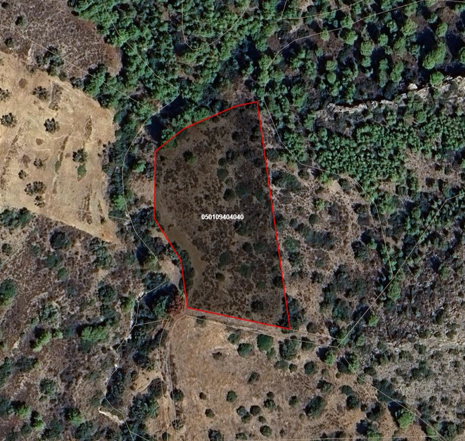 Due lotti adiacenti di 8.408 m² a Saterli, Salamina