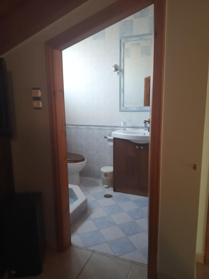 Casa indipendente con mansarda di 250 m² a Selinia, Salamina