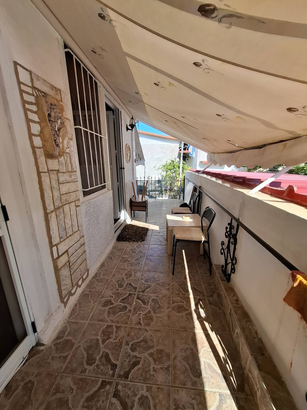 Immobile di 125 m² (3 abitazioni) ad Agios Georgios, Salamina