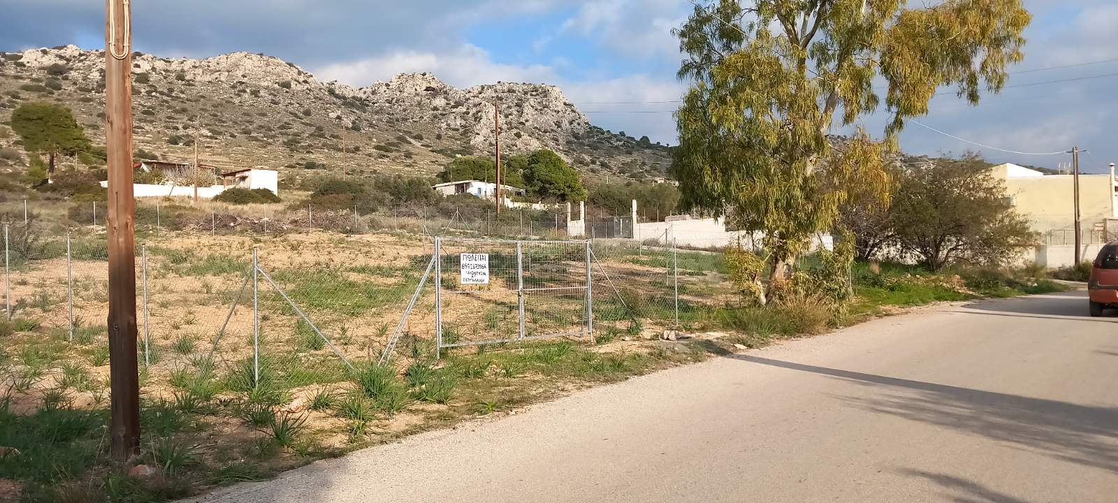 Τρία οικόπεδα 675 τ.μ. στα Βασιλικά Σαλαμίνας (εκτός σχεδίου)
