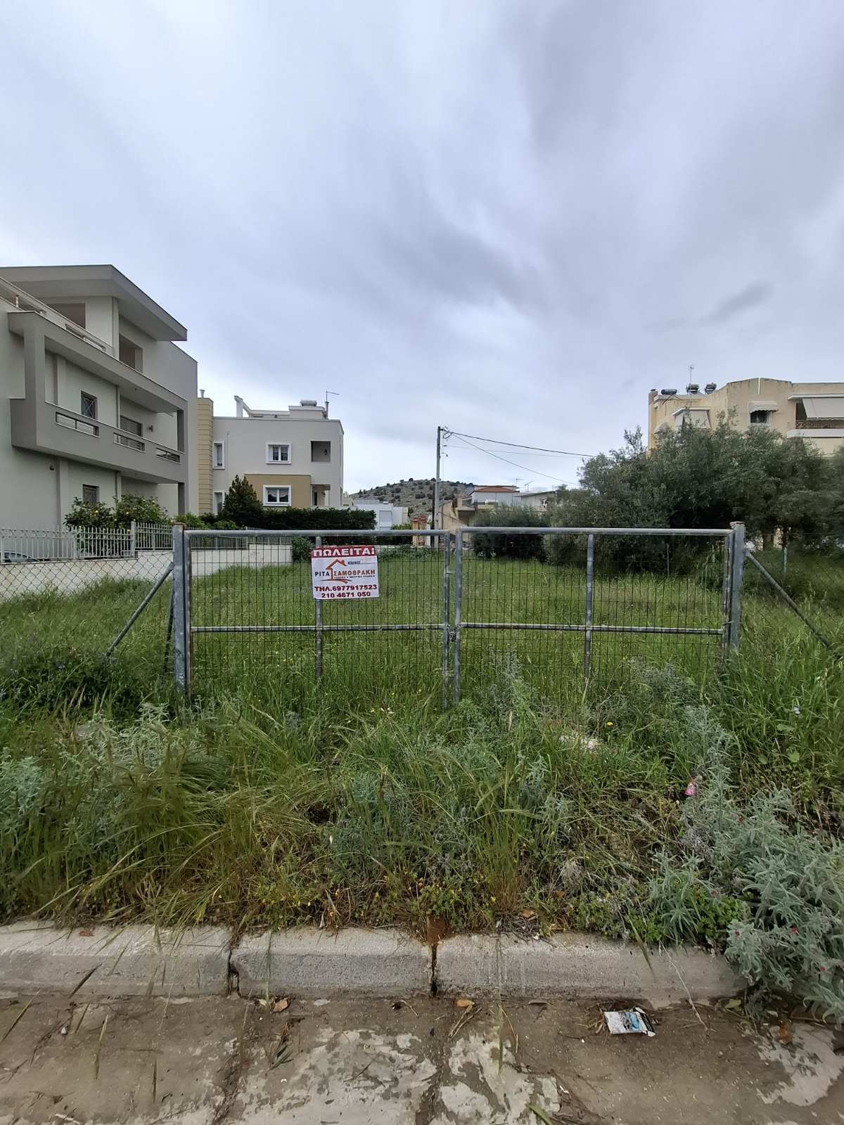 Terreno di 400 m² a Nea Salamina